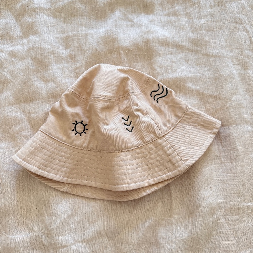 OSEA embroidered Seaweed Society Cream Bucket Hat - Picture 2 of 3